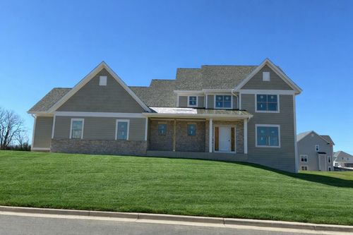 W192N5437 Red Crown Ln, Menomonee Falls, WI, 53051-1684 | Card Image