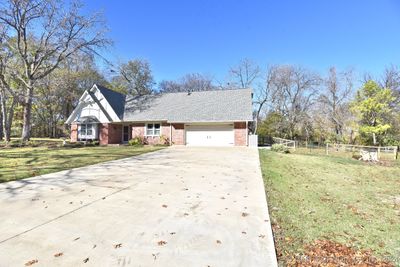 6401 S 221st East Avenue, House other with 4 bedrooms, 3 bathrooms and null parking in Broken Arrow OK | Image 2