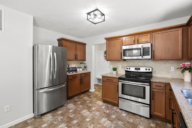 10126 Castle Creek Cir, House other with 5 bedrooms, 4 bathrooms and null parking in Galesburg MI | Image 16