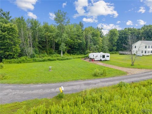 20 Trask Ln, Phoenix, NY, 13135-2261 | Card Image