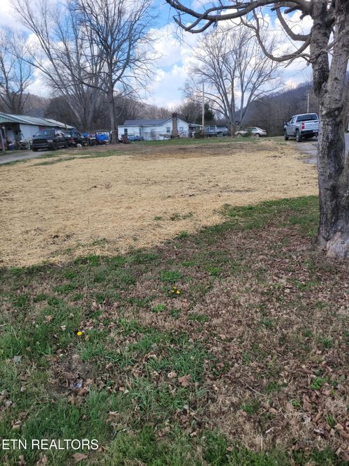413 E Hemlock St, LaFollette, TN, 37766 | Card Image