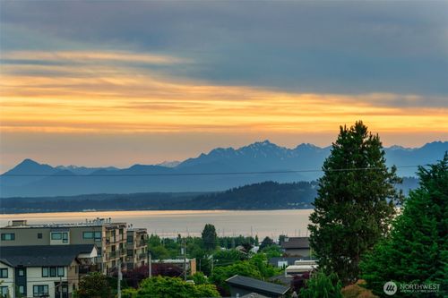 709 Maple Street, Edmonds, WA, 98020 | Card Image