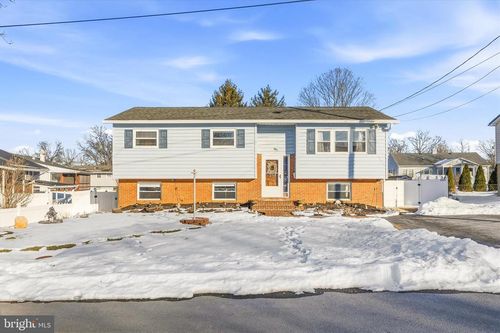 501 Cara Ct, MARTINSBURG, WV, 25401-2409 | Card Image