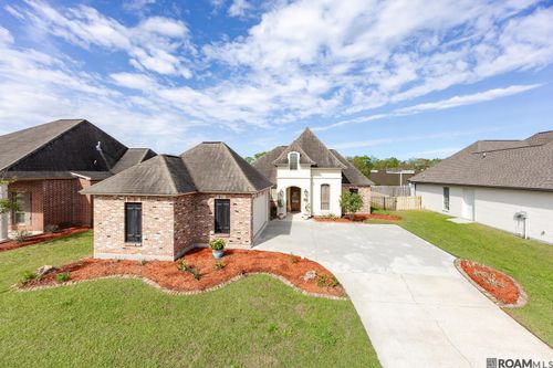 9535 Magnolia Crossing Dr, Greenwell Springs, LA, 70739 | Card Image
