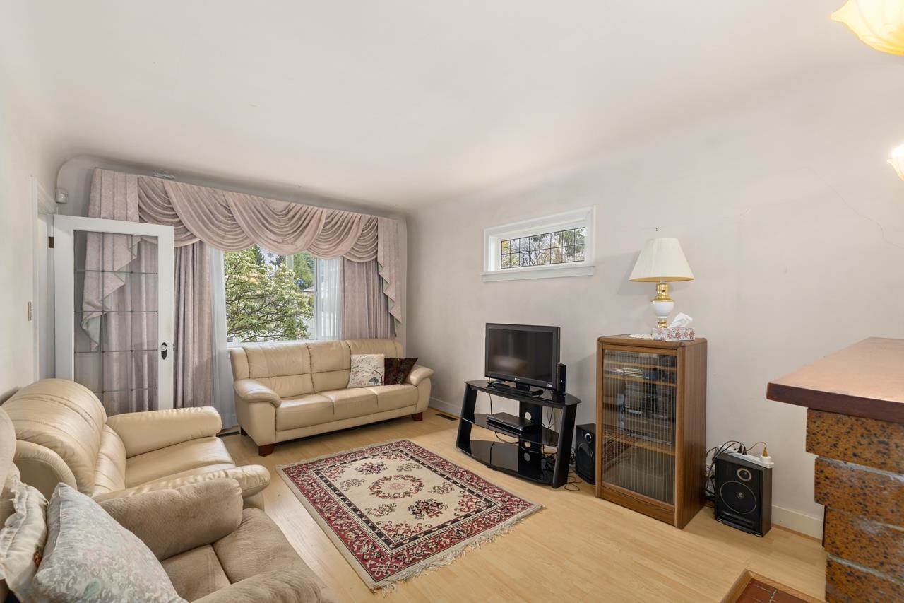 1702 Dublin Street, House other with 5 bedrooms, 1 bathrooms and 1 parking in New Westminster BC | Image 13
