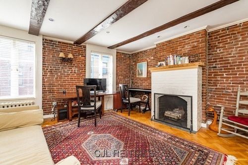 apt-4-101 Myrtle St, Boston, MA, 02114-4333 | Card Image