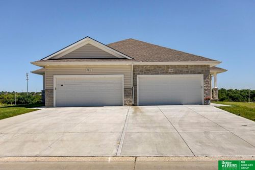 17608 Robin Dr, Omaha, NE, 68136-1726 | Card Image