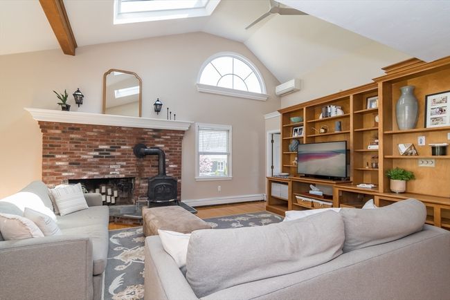 A - 372 Village St, House other with 4 bedrooms, 4 bathrooms and 8 parking in Medway MA | Image 10
