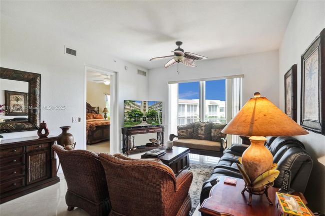 APT-501 - 3500 Oaks Clubhouse Dr, Condo with 3 bedrooms, 2 bathrooms and null parking in Pompano Beach FL | Image 40