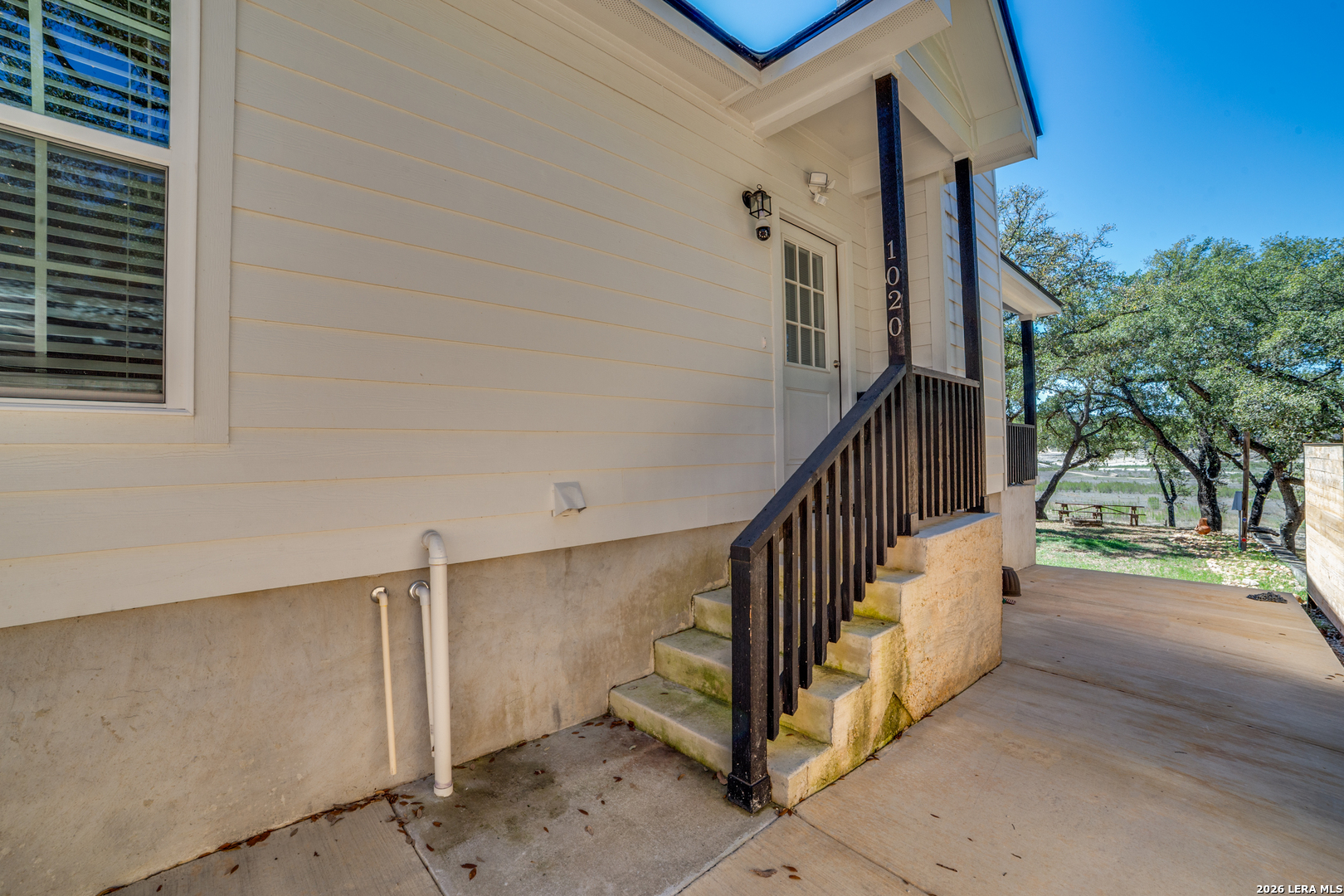 Residential in Lakehills 5