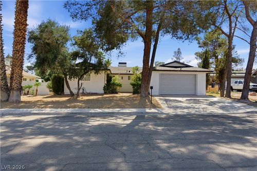 5705 Mossman Ave, Las Vegas, NV, 89108-4170 | Card Image