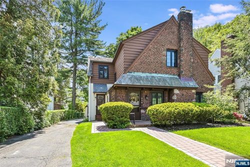 246 Cambridge Ave, Englewood, NJ, 07631-1626 | Card Image