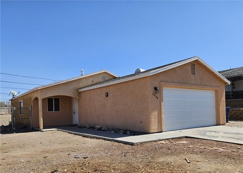 2538 Country Club Ln, Bullhead City, AZ, 86442-7701 | Card Image