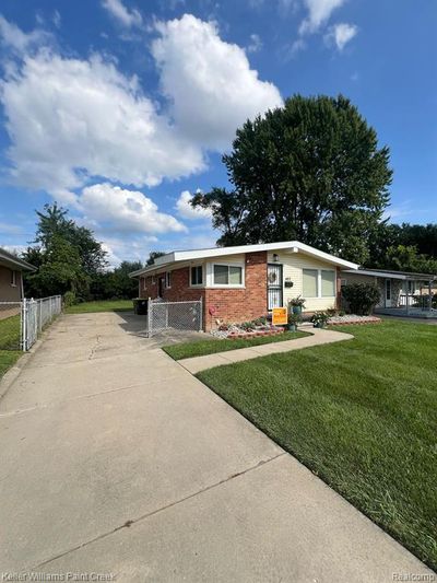 482 Kuhn Street, Home with 3 bedrooms, 1 bathrooms and null parking in Pontiac MI | Image 2