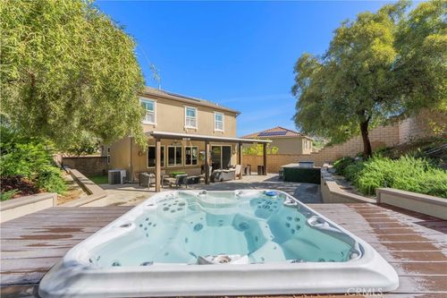 19890 Holly Dr, Saugus, CA, 91350-3694 | Card Image