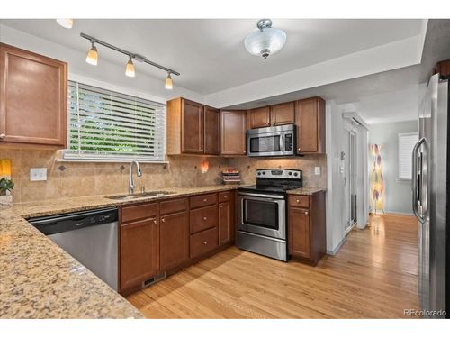 8060 Meadowdale Sq, Niwot, CO, 80503-8596 | Card Image