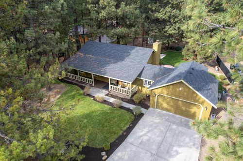 17290 Kingsburg Road, Bend, OR, 97707 | Card Image