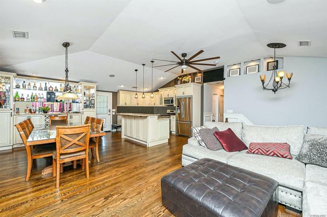 9 Wakefield Ct, House other with 5 bedrooms, 4 bathrooms and null parking in Deer Park NY | Image 16