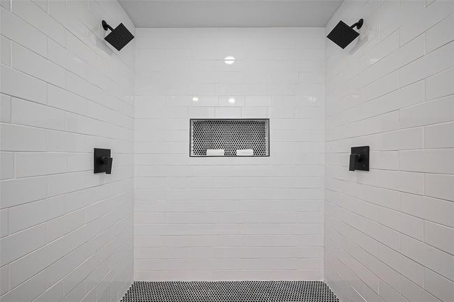 Double shower heads | Image 14
