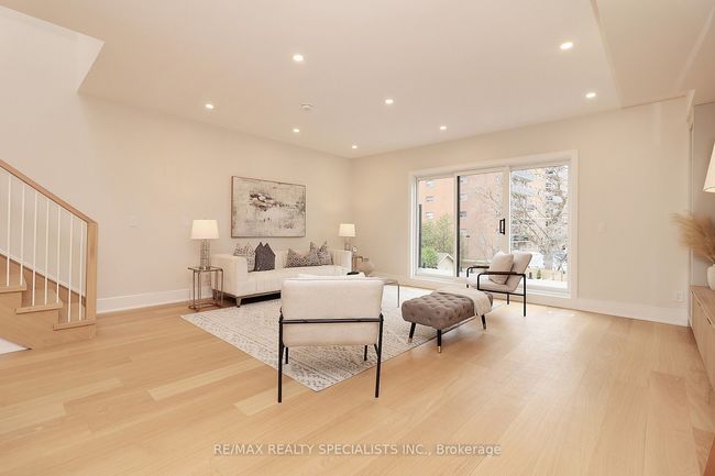 1048 Roosevelt Rd, House attached with 5 bedrooms, 6 bathrooms and 2 parking in Mississauga ON | Image 11
