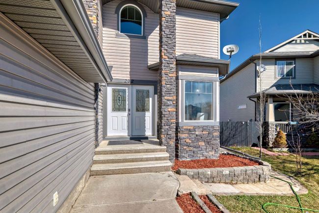 202 Topaz Gate, Home with 5 bedrooms, 3 bathrooms and 4 parking in Chestermere AB | Image 5