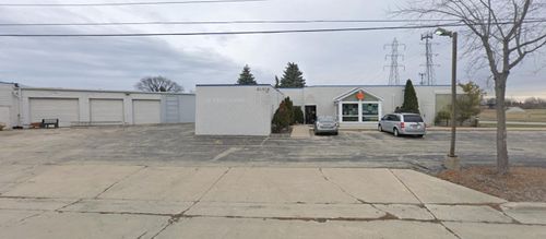 4230 W Loomis Rd, Greenfield, WI, 53221-2054 | Card Image