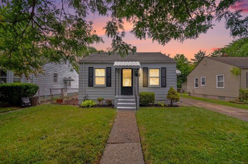 19315 Kingsville St, Harper Woods, MI, 48225-2143 | Card Image