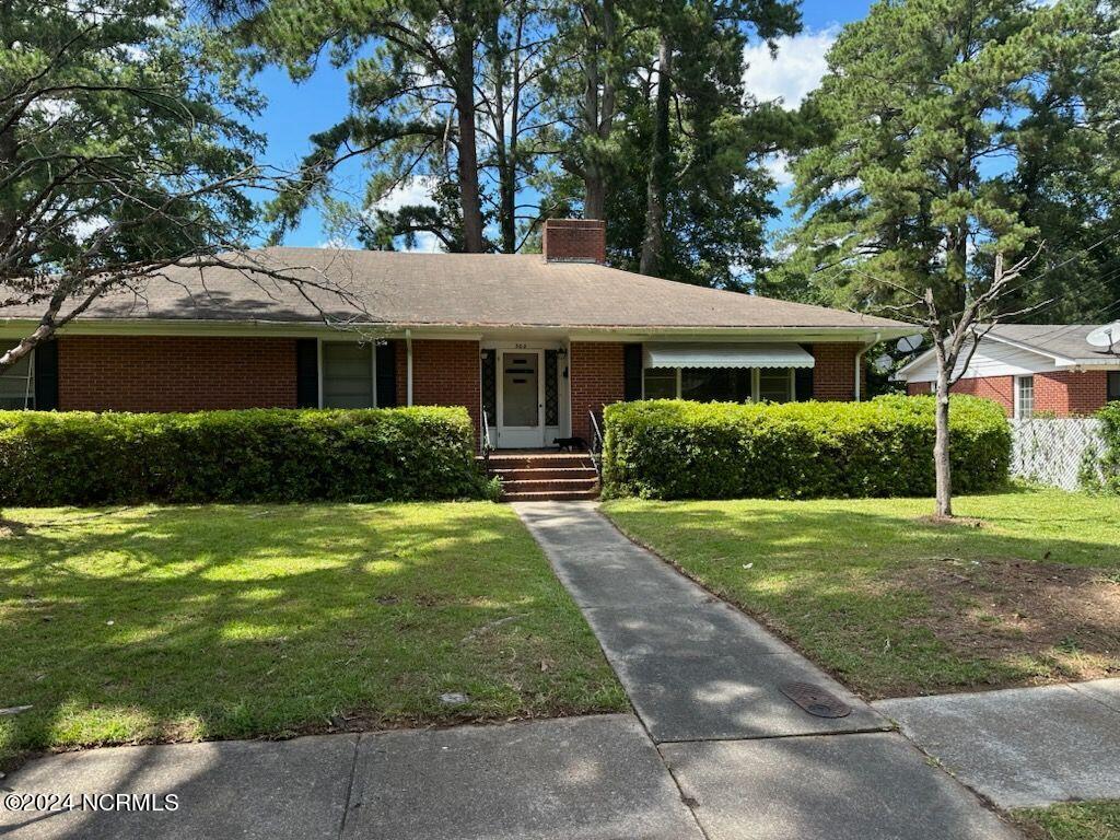 Daniels St, Kinston, NC 28501