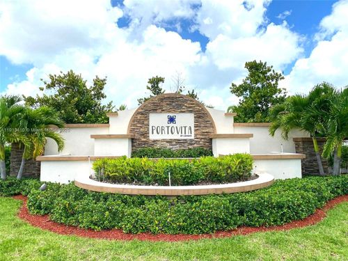 2490 Se 1st St, Homestead, FL, 33033-7516 | Card Image