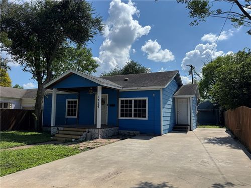 1236 Catherine Dr, Alice, TX, 78332-3818 | Card Image