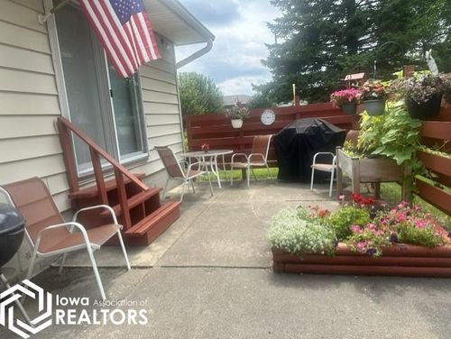 373 6th St Sw, Britt, IA, 50423-1330 | Card Image