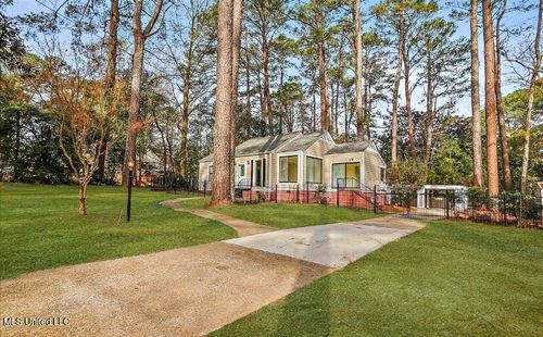 410 Alta Woods Blvd, Jackson, MS, 39204-4811 | Card Image