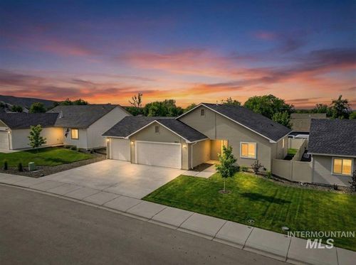 1611 Regency Way, Emmett, ID, 83617-3748 | Card Image