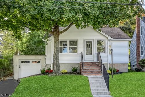 8 Parkway E, Caldwell, NJ, 07006-6008 | Card Image