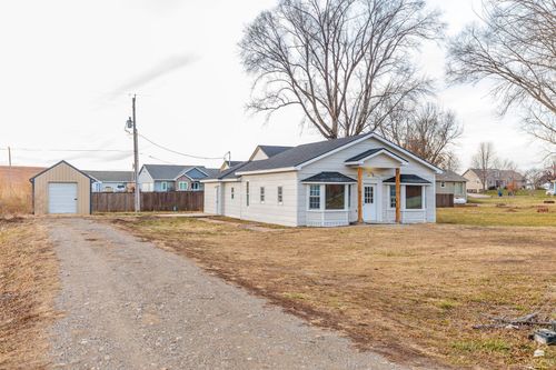 201 Pierce St, Maple Hill, KS, 66507-9075 | Card Image