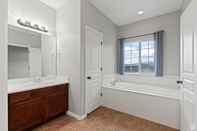 Primary Bathroom | Image 21