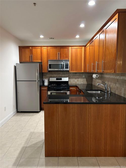 apt-202-130 Post Ave, Westbury, NY, 11590-3284 | Card Image