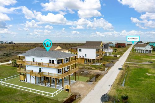 924 Melody Ln, Crystal Beach, TX, 77650 | Card Image