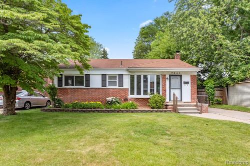 7041 Burnly St, Garden City, MI, 48135-3418 | Card Image