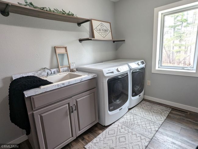 Main floor laundry room | Image 32