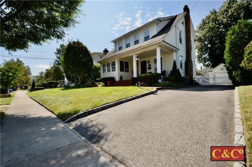 8 Oak Street, Valley Stream, NY, 11581 | Card Image