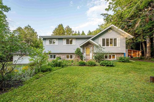 10 Elmwood Crt, House with 5 bedrooms, 2 bathrooms and null parking in Middle Sackville NS | Card Image
