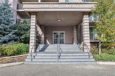 1107 - 975 Warwick Crt, House attached with 3 bedrooms, 1 bathrooms and 1 parking in Burlington ON | Image 3