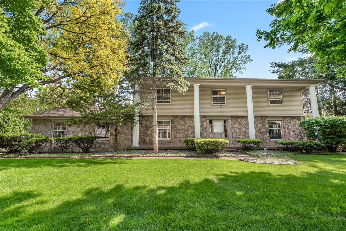 Woodchester Dr, Bloomfield Hills, MI 48304