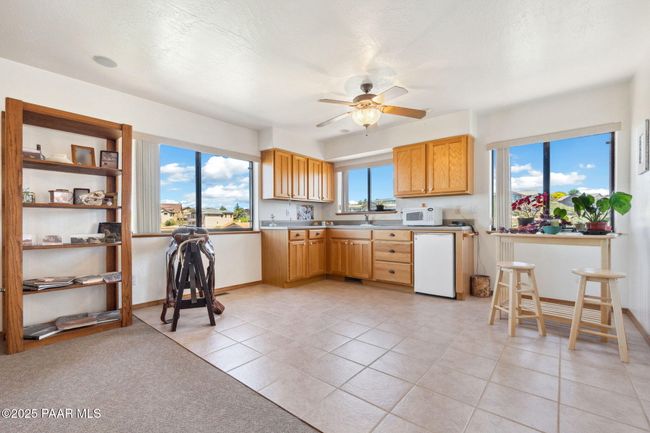 Kitchenette | Image 24