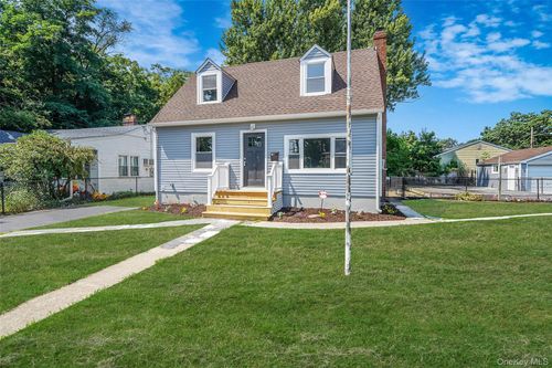 18 Jefferson Ave, Brentwood, NY, 11717-3206 | Card Image