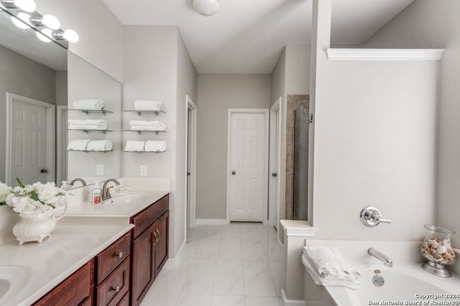 406 Primavera Loop, House other with 4 bedrooms, 4 bathrooms and null parking in Kyle TX | Image 22