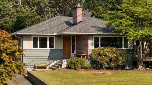 645 Transit Rd, Victoria, BC, V8S4Z4 | Card Image