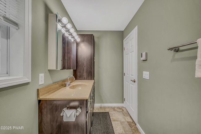 Bathroom | Image 19