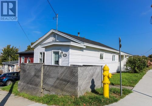 90 Mayor Ave, St. John's, NL, A1C4P2 | Card Image